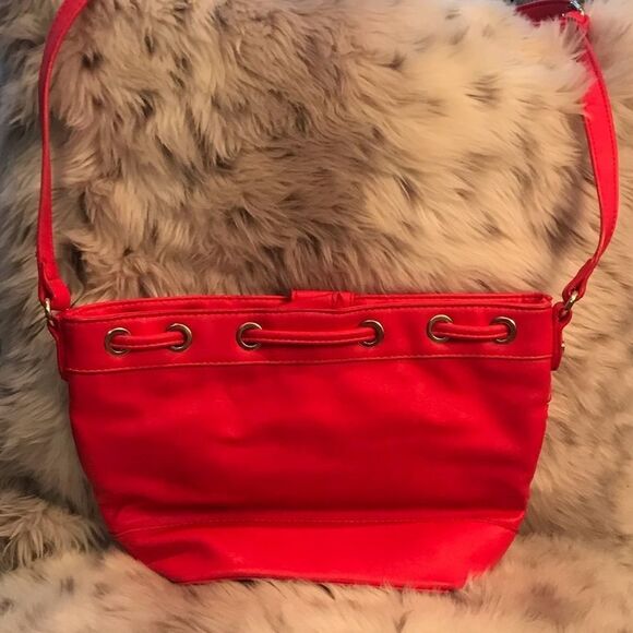 Red Straw Crossbody Bag - Picture 4 of 11